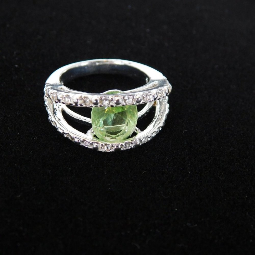 Avon Envy Me Cocktail Ring Green Rhinestone Silver Tone New Box Size 6 Bling - Picture 4 of 6
